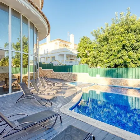 Villa Full Private 300sqm Jacuzzi Heated Pool Ideal & Quiet Location *
