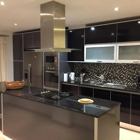 Full Private 300sqm Jacuzzi Heated Pool Ideal & Quiet Location Willa