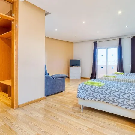 Full Private 300sqm Jacuzzi Heated Pool Ideal & Quiet Location *