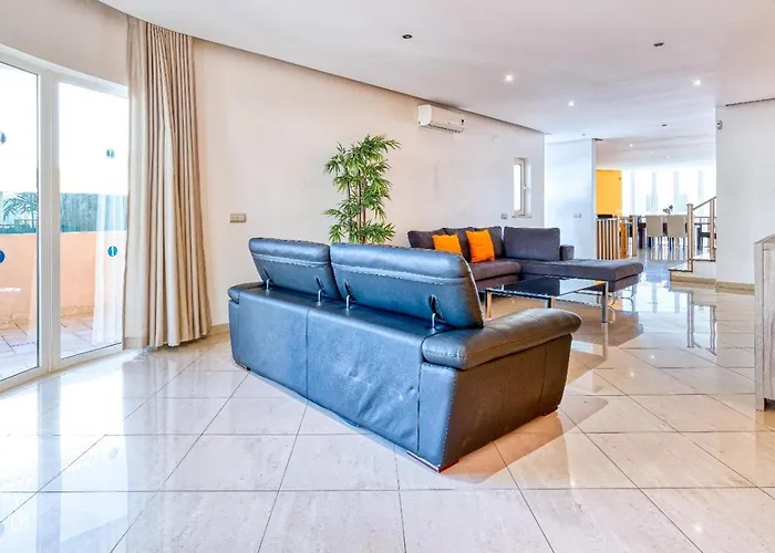 Full Private 300sqm Jacuzzi Heated Pool Ideal & Quiet Location * Албуфейра