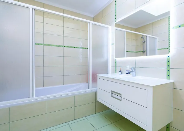 Full Private 300sqm Jacuzzi Heated Pool Ideal & Quiet Location Вилла