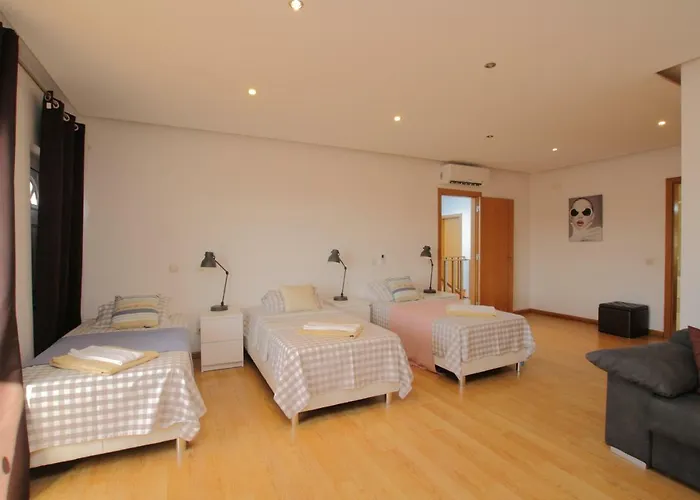 Full Private 300sqm Jacuzzi Heated Pool Ideal & Quiet Location Вилла Албуфейра