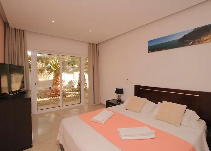 Вилла Full Private 300sqm Jacuzzi Heated Pool Ideal & Quiet Location