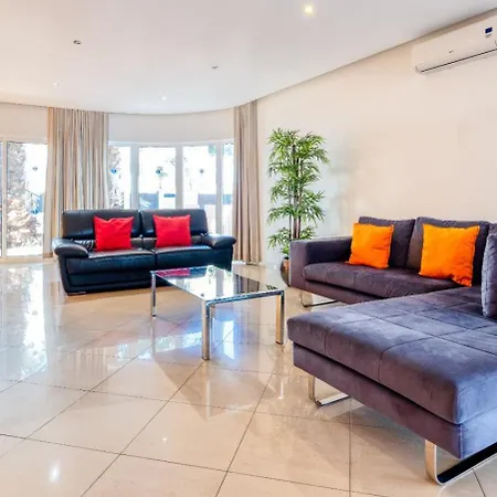 فيلة Full Private 300sqm Jacuzzi Heated Pool Ideal & Quiet Location *