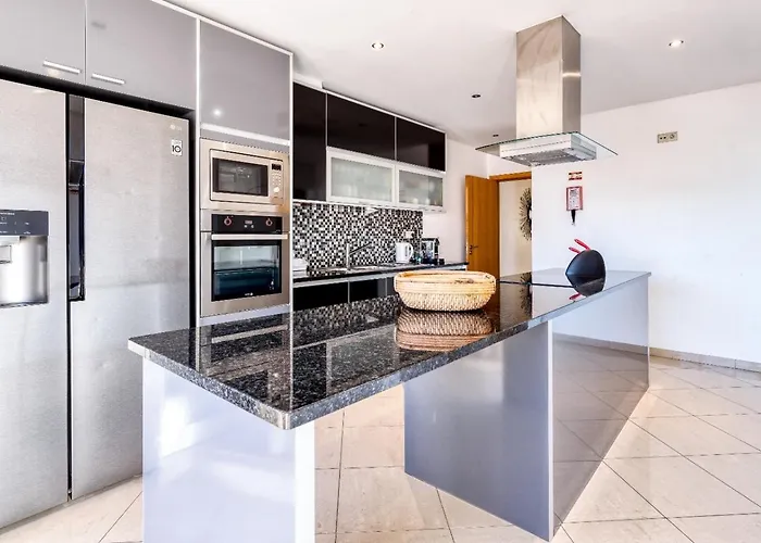 Full Private 300sqm Jacuzzi Heated Pool Ideal & Quiet Location Villa *