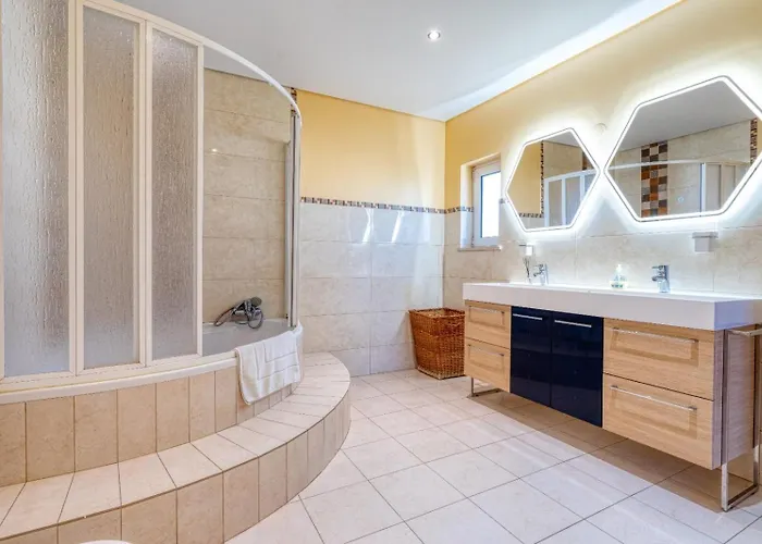 Full Private 300sqm Jacuzzi Heated Pool Ideal & Quiet Location Villa Albufeira