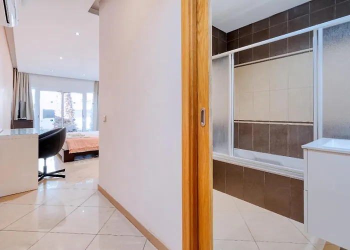 Villa Full Private 300sqm Jacuzzi Heated Pool Ideal & Quiet Location *