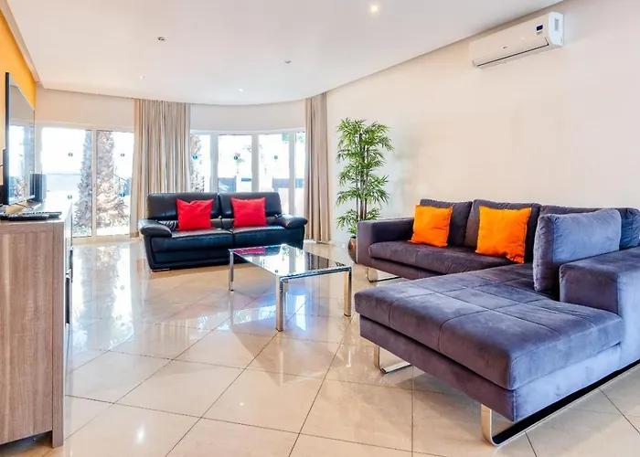 Villa Full Private 300sqm Jacuzzi Heated Pool Ideal & Quiet Location *