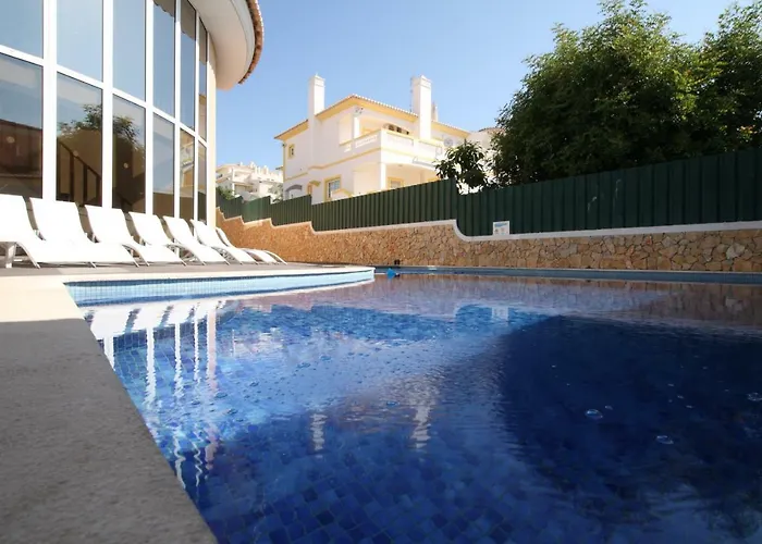 Full Private 300sqm Jacuzzi Heated Pool Ideal & Quiet Location *
