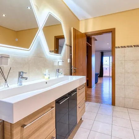 Full Private Villa - 300Sqm Hammam Jacuzzi Heated Pool Billiard Bbq - Ideal & Quiet Location Villa